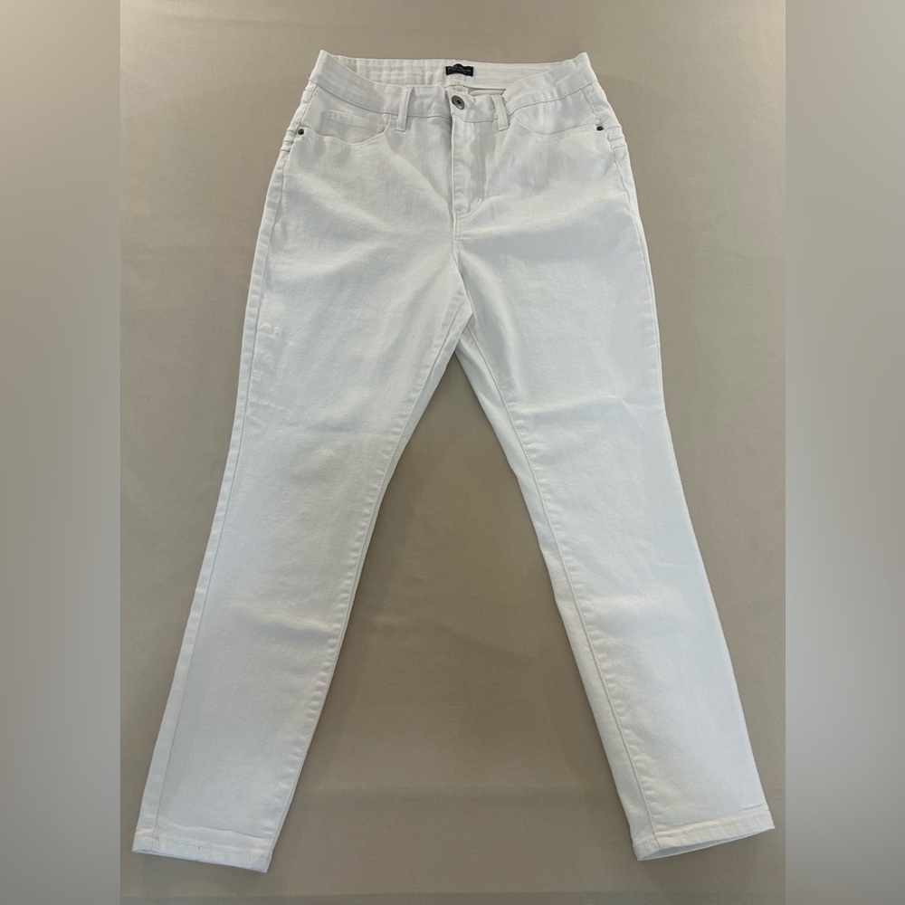 Bold Elements, curvy, Size 12 white